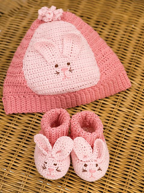Crochet Bunny Booties. 