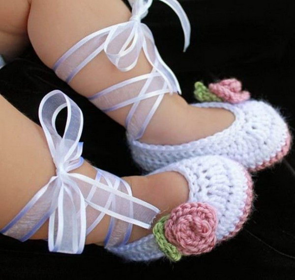 Crochet Baby Ballerina Booties. 
