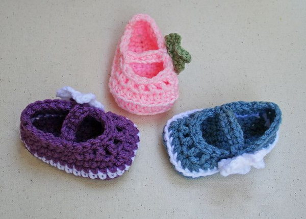 Crochet Mary Jane Skimmer Booties. 