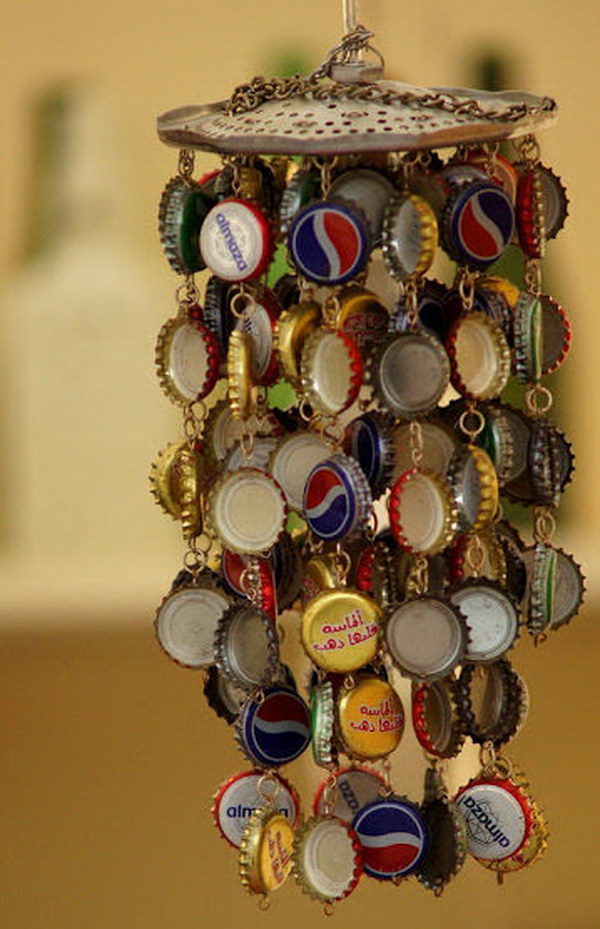Bottle Cap Wind Chime. Decorative piece to liven up and add a relaxing and beautiful touch to your home or garden. Get the tutorial 