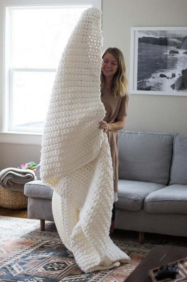 Chunky Crochet Blanket Pattern. 