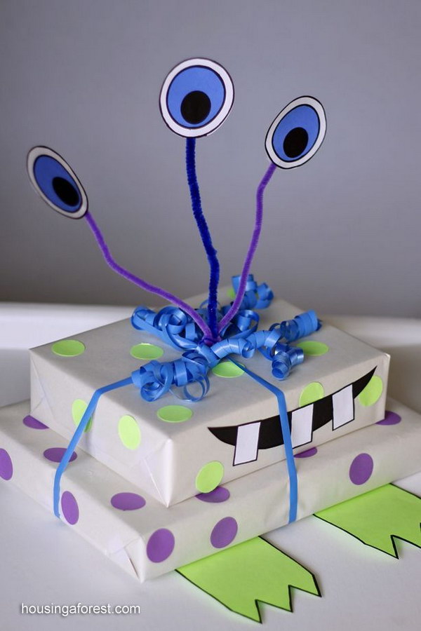 Cute Monster Gift Wrapping . 