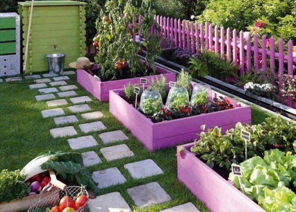 DIY Beautiful Painted Pallet Garden Beds. 
